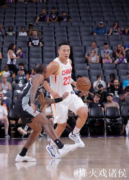 中国男篮结束NBA夏联征程 三场比赛输了104分 中国男篮结束NBA夏联征程 三场比赛输了104分